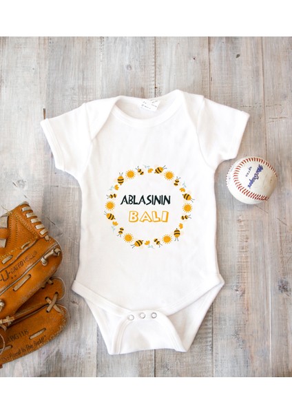 Isme Özel Isimli Baskı Yazılabilen %100 Pamuk Ablasının Balı Bebek Zıbın Bod