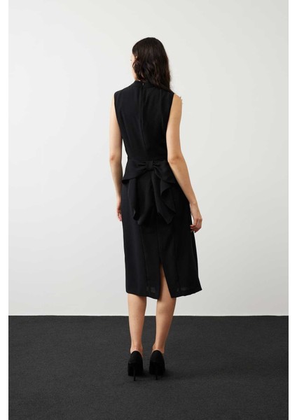 Arkası Fiyonk Detaylı Crep Kolsuz Elbise Siyah K2411032_001 fiyatları