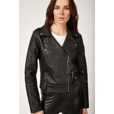 Hazelin Kadın Siyah Kısa Suni Deri Astarlı Biker Ceket HZL22W-BD110251