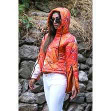 Keyifli Moda Kadın Turuncu Desenli Kapüşonlu Kolları Fermuarlı Kısa Şişme Mont