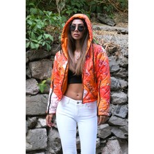 Keyifli Moda Kadın Turuncu Desenli Kapüşonlu Kolları Fermuarlı Kısa Şişme Mont
