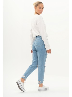Its Basic Kadın Ice Rengi Dizden Yırtık Detaylı Mom Fit Denim Pantolon