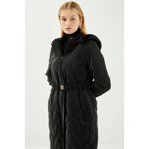 Kürk Detaylı Kapüşonlu Uzun Siyah Şişme Mont