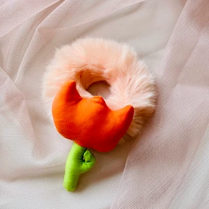 Lale Figürlü Tüylü Fluffy  Lastik   Toka