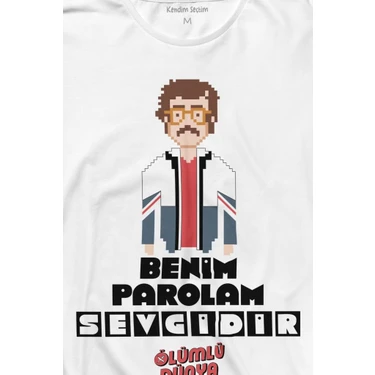 Erining oldida dildo bilan xotin