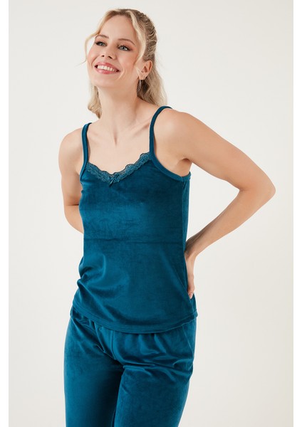 Regular Fit Dantelli Yumuşak Dokulu Sabahlıklı Kadife Pijama Takımı Bayan Pijama Takımı 6095545 fırsatları