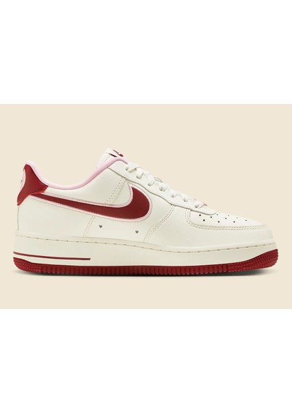 Air Force 1 Low Valentine's Day modelleri