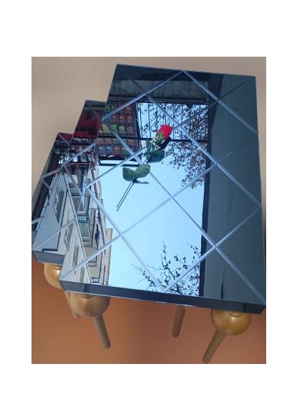 Zigon Tombul Model Kayın Ayak Mdf Tabla Parlak Gold Boya Çizgi Füme Cam Kaplama