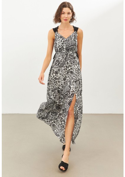 Siyah Desenli Yırtmaçlı Maxi Elbise