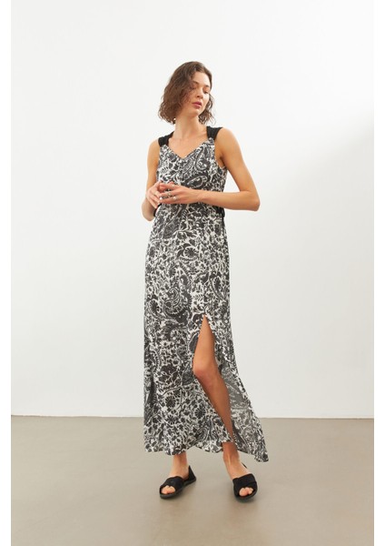 Siyah Desenli Yırtmaçlı Maxi Elbise modelleri