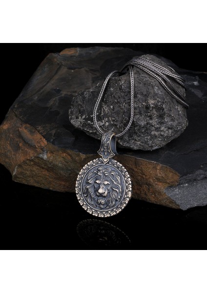 Kabartma Aslan Motifli Kalem Işleme Model 925 Ayar Kolye