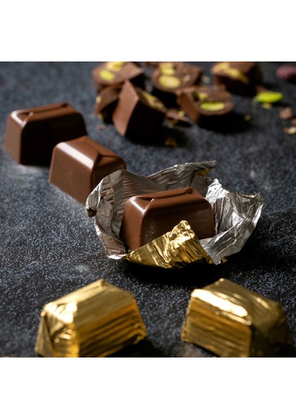 Sütlü Antep Fıstıklı Zarf Çikolata 640g (Gold Kutu)