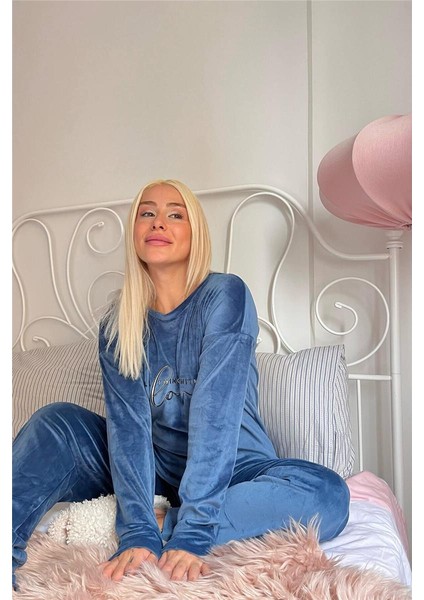 Toz Mavi Love Desenli Exclusive Kadife Kadın Pijama Takımı fiyatları