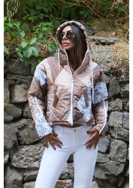 Kadın Bej Desenli Kapüşonlu Kolları Fermuarlı Kısa Şişme Mont fırsatları