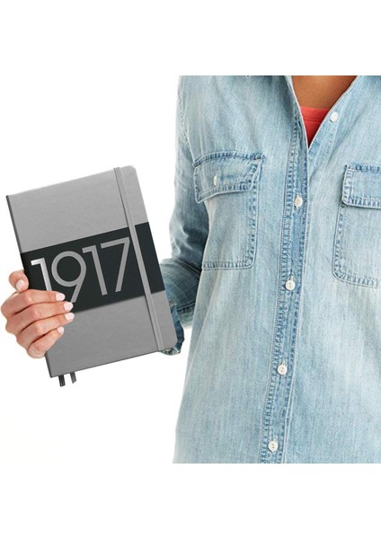 Leuchttrum 1917 Medium(A5) Sert Kapak, 251 Numaralandırılmış Noktalı Sayfa Defter Silber 355678