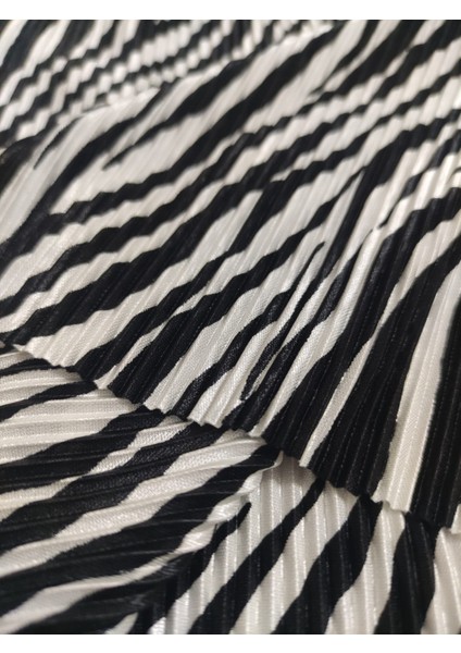 Kadın Zebra Desenli Ispanyol Kollu Kemerli Uzun Tesettür Elbise