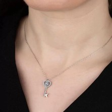 Gumush Swarovski Taşlı Gümüş Anahtar Bayan Kolye