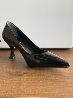 Akın Özmen Siyah Rugan Sivri Burun Orta Topuklu (7cm) Stiletto