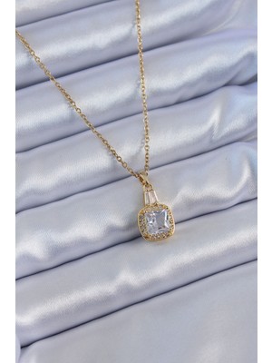 Clariss 316L Çelik Gold Renk Kare Kristal Taşlı Kadın Kolye