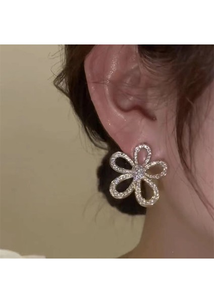 ED253 2023 Yeni Gümüş Renk Zirkon Ayçiçeği Lüks Küpe Kadın Kişilik Moda Küpe Parti Takı Doğum Günü Hediyeleri (Yurt Dışından) modelleri