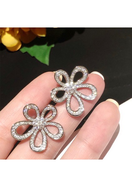 ED1040 2023 Yeni Gümüş Renk Zirkon Ayçiçeği Lüks Küpe Kadın Kişilik Moda Küpe Parti Takı Doğum Günü Hediyeleri (Yurt Dışından) fırsatları