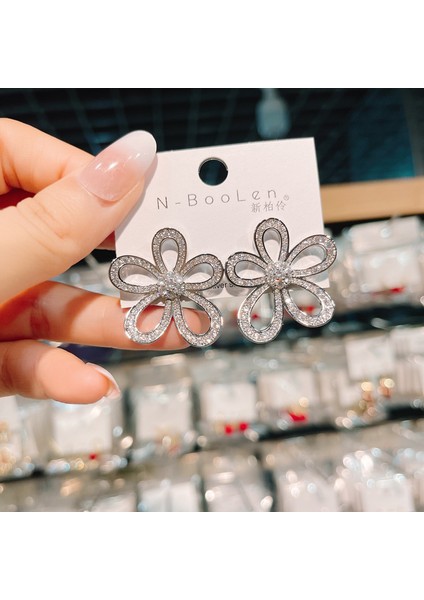 ED1040 2023 Yeni Gümüş Renk Zirkon Ayçiçeği Lüks Küpe Kadın Kişilik Moda Küpe Parti Takı Doğum Günü Hediyeleri (Yurt Dışından) indirimleri