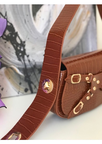Asnur Butik Kadın Kroko Desenli Manc Model Ayarlanabilir Kilit Askılı Omuz Çantası