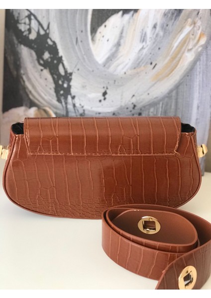 Asnur Butik Kadın Kroko Desenli Manc Model Ayarlanabilir Kilit Askılı Omuz Çantası