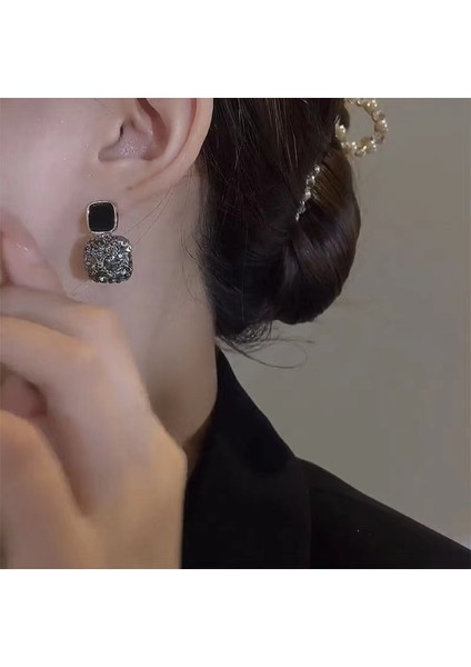 ED267-1 2023 Yeni Benzersiz Mozaik Zirkon Siyah Yağ Damlası Basit Küpe Kadın Kişilik Moda Küpe Düğün Takı Doğum Günü Hediyeleri (Yurt Dışından) modelleri