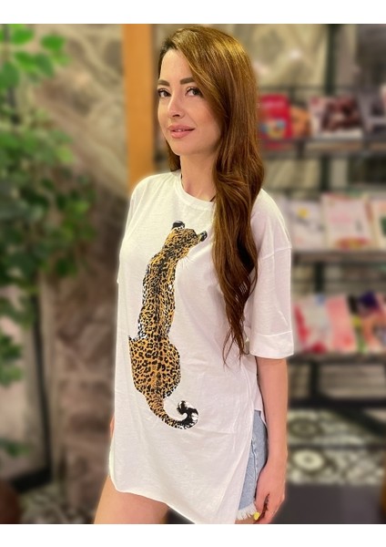 Beyaz Renk Leopar Baskılı T-Shirt