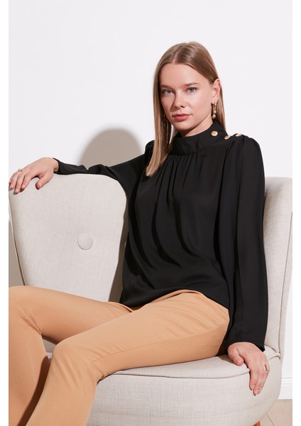 Omuz Düğmeli Regular Fit Dik Yakalı Bluz Bayan Bluz 611BZ0235