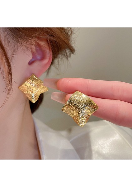 Stil 5 Moda Kişilik Abartılı Altın Çiçekler Payetler Küpe Sözleşmeli Mizaç Mat Düzensiz Yapraklı Küpe (Yurt Dışından)