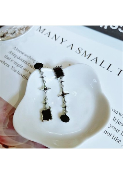 A15 2022 Yeni Siyah Kulak Çıtçıt Düzensiz Geometrik Kalp Küpe Kadın Moda Saplama Küpe Düğün Takısı Hediyeler Dangle Küpe (Yurt Dışından)
