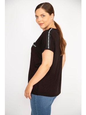 Şans Kadın Siyah Büyük Beden Omuz ve Cep Ağzı Taş ve Baskı Detaylı Bluz