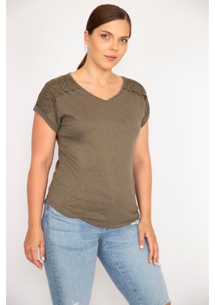 Kadın Haki Büyük Beden Pamuk Kumaş V Yakalı Kısa Kollu Omuz Dantel Detaylı Bluz fiyatları
