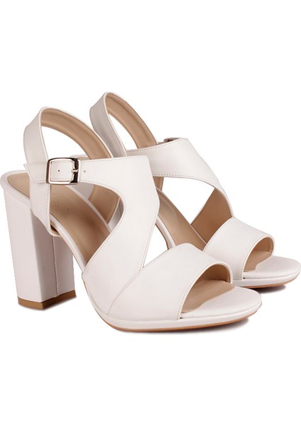 111036 468 Kadın Beyaz Büyük & Küçük Numara Ayakkabı fiyatları