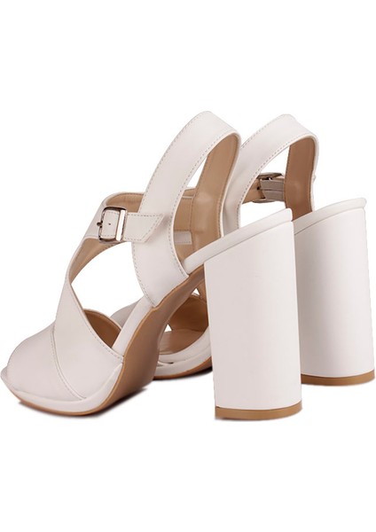 111036 468 Kadın Beyaz Büyük & Küçük Numara Ayakkabı modelleri