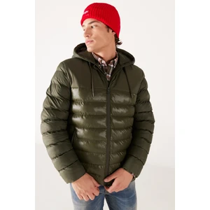 Regular Fit Normal Kesim Kapüşonlu Kapitone Haki Şişme Mont