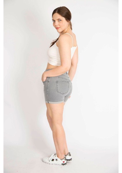 Kadın Gri Büyük Beden Duble Paça Likralı Kot Şort fırsatları