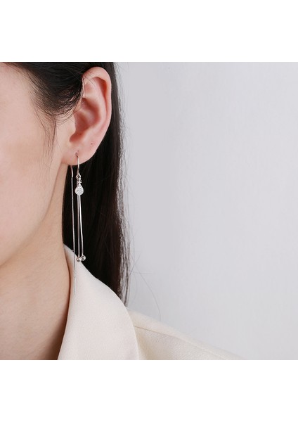 S925 Ayar Gümüş Popüler Pipa Şeklinde Püsküllü Kulak Teli Küpe (Yurt Dışından) modelleri