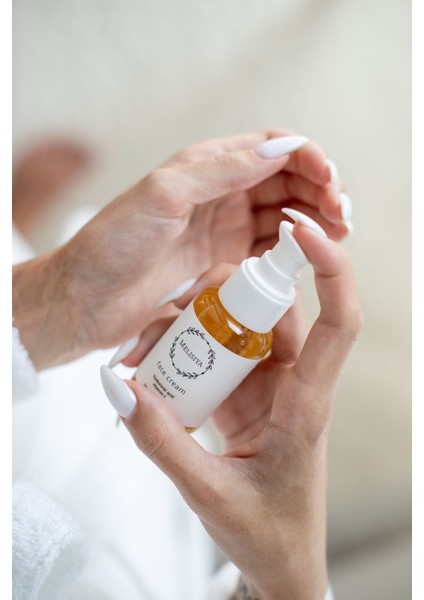Nemlendirici, Canlandırıcı, Güçlendirici, Hyaluronic Acid ve C Vitamini Içeren Jel Yüz Kremi fiyatları