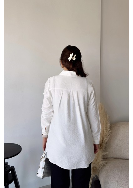 Kadın Beyaz Klasik Yaka Uzun Kol Regular Kesim Standart Boy Gömlek (Özel Kumaş) modelleri