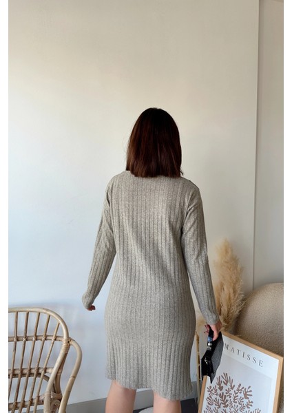 Kadın Bej V Yaka Garnili Kendinden Desenli Elbise Uzun Kollu Midi Boy Diz Üstü Triko Elbise indirimleri