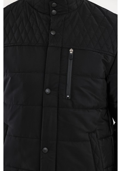 Erkek Siyah Standart Fit Normal Kesim Içi Kürklü Dik Yaka Çıtçıt Detaylı Fermuarlı Kışlık Mont indirimleri