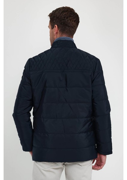 Erkek Lacivert Standart Fit Normal Kesim Içi Kürklü Dik Yaka Çıtçıt Detaylı Fermuarlı Kışlık Mont indirimleri