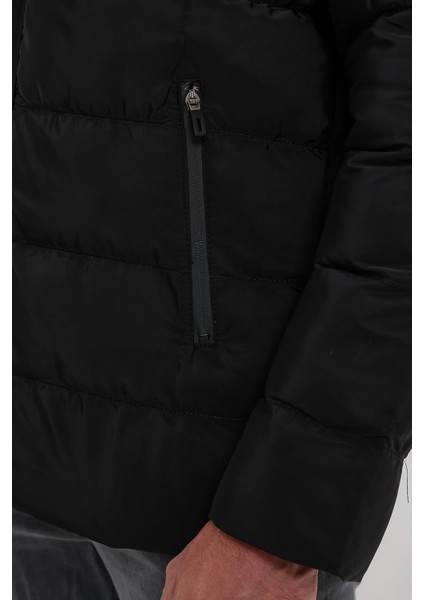 Erkek Siyah Standart Fit Normal Kesim Içi Kürklü Çıkmalı Kapüşon Dik Yaka Mont fırsatları