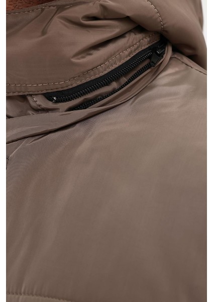 Erkek Krem Standart Fit Normal Kesim Çıkmalı Kapüşon Dik Yaka Mont fırsatları