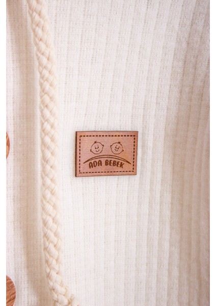 Adabebek %100 Pamuk Ahşap Düğmeli Kapşonlu Fitilli Tarz Şapkalı Bebek Tulum