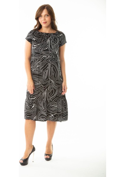 Kadın Büyük Beden Siyah Dokuma Viskon Kumaş Yakası Lastikli Etek Ucu Katlı Elbise 65N36909 fiyatları