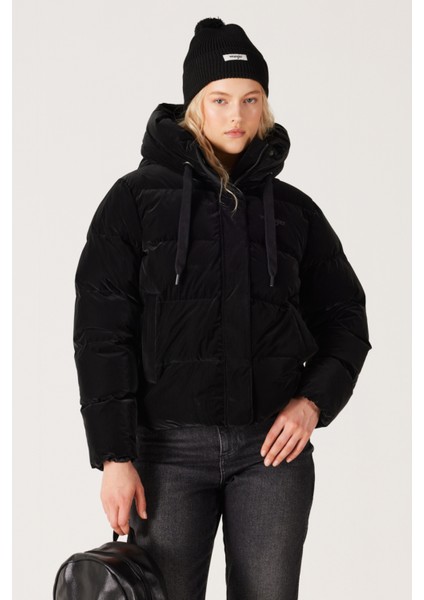 Loose Fit Rahat Kesim Dik Yaka Kapüşonlu Kırmızı Şişme Mont